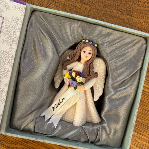 Mother Collectable Angel Ornament - Picture 1 of 4